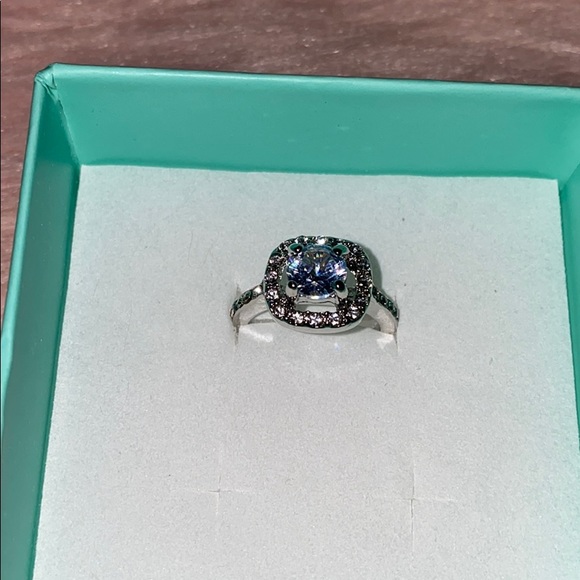 Ring - Picture 2 of 6